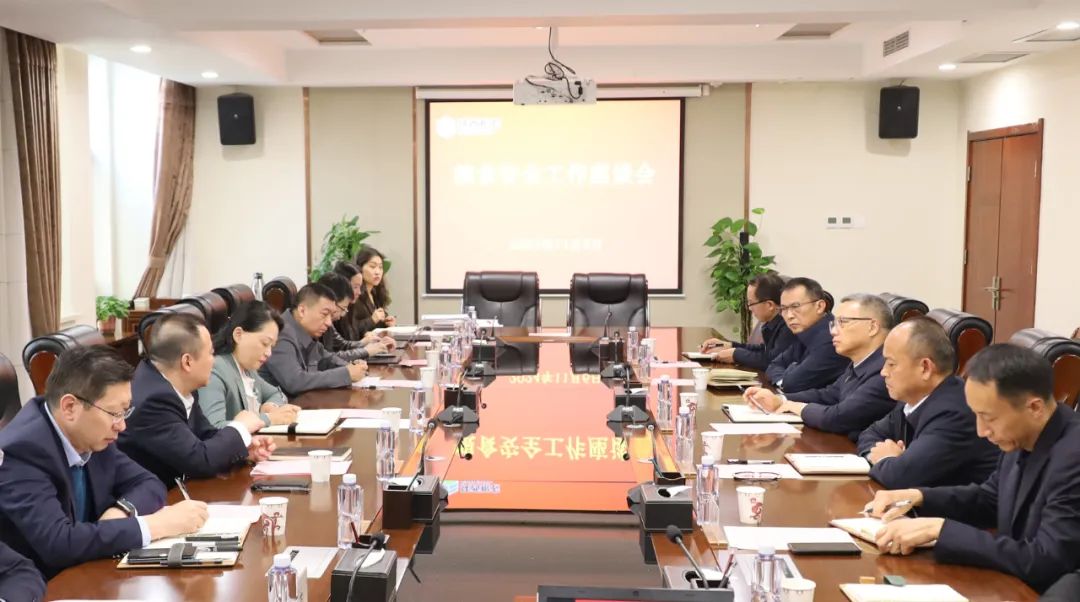 十四屆全國(guó)人大代表、北京金誠(chéng)同達(dá)(西安）律師事務(wù)所主任方燕到集團(tuán)交流