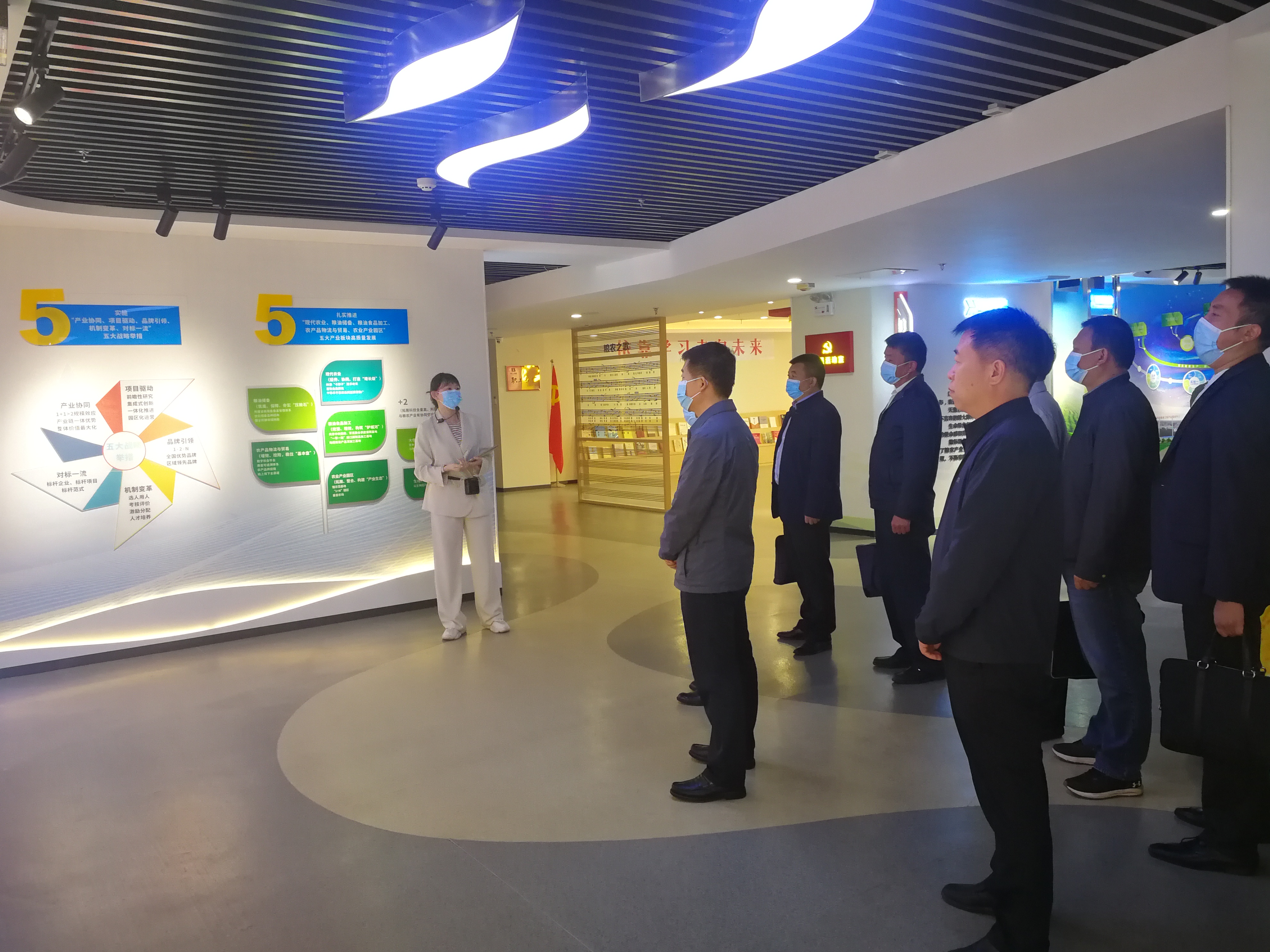高陵區(qū)政府到糧農集團考察調研