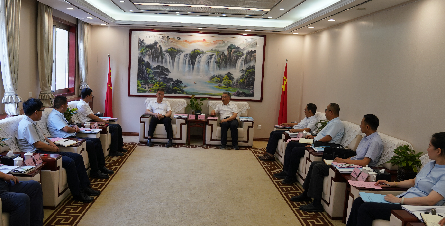 劉利民與臨潼區(qū)委書記黃可、區(qū)長苗吉會談